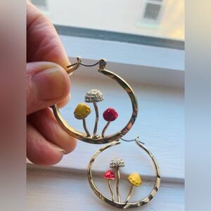 gold hoop mushroom earrings, retro, in like-new condition!